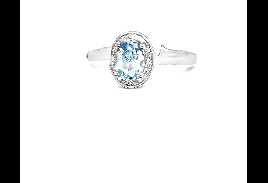 BLUE 9K white Gold DIamond and a beautiful Oval Shape Aquamarine