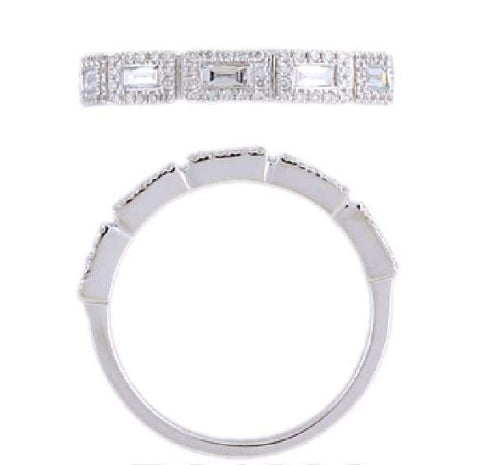 18K white gold Daimond baggutte and roung brilliant cut Diamonds 0.28ct Baggutte 0.22ct Rounf brilliant cut 3.28GM